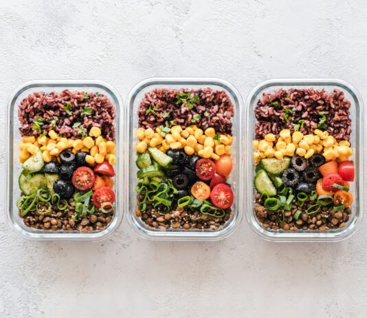 여성 건강관리, 일상 속 작은 변화가 큰 힘이 된다 fruit salads