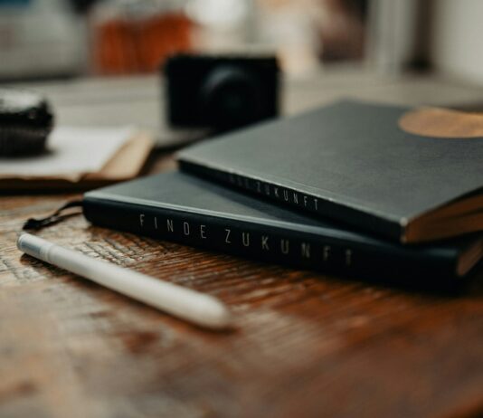 “마음 챙기기, 건강 챙기기”… 일상 속 정신건강 관리법 주목 a couple of books sitting on top of a wooden table