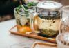 일상 속 작은 변화, 대체요법으로 건강 지키기 clear glass mug on tray