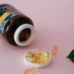 ‘똑똑한 영양 관리’…최근 트렌드 따라 실생활에서 쉽게 실천하는 방법은? a bottle of pills sitting on top of a table